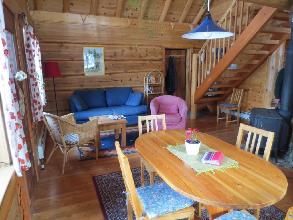 Blaeberry Mountain Lodge Golden Room photo