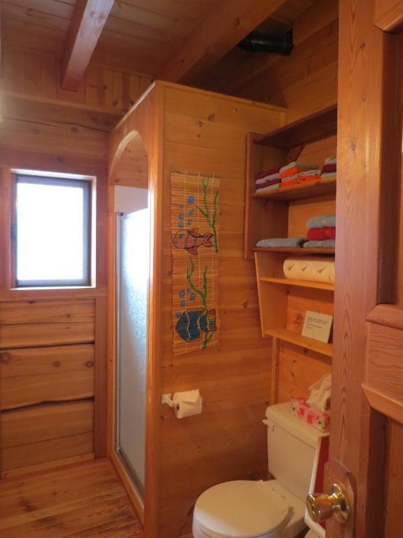Blaeberry Mountain Lodge Golden Room photo