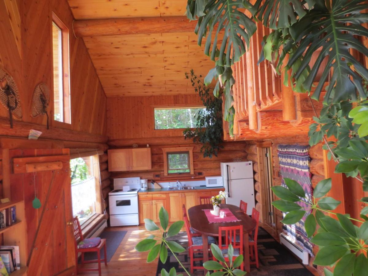 Blaeberry Mountain Lodge Golden Room photo